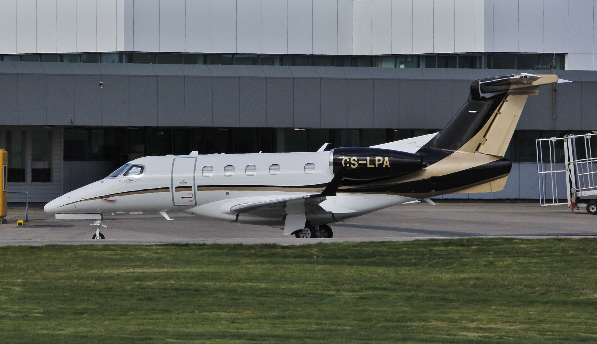 Light jet on the apron